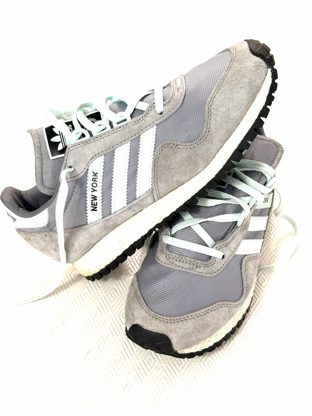 adidas 2021 New York Women's Gray Suede & Mesh Sneakers size 4.5